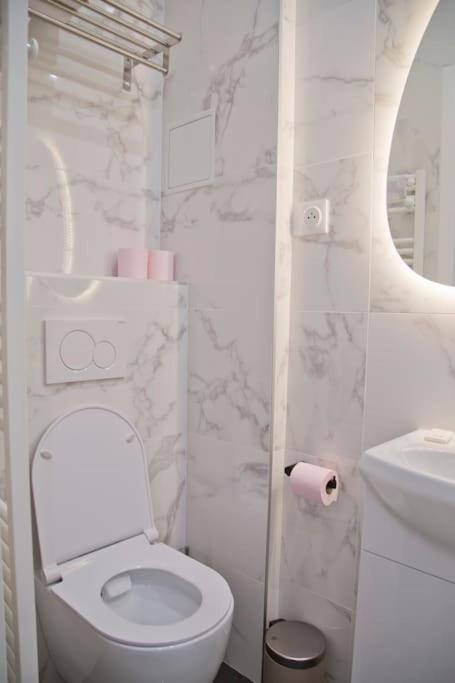 Fully Renovated Historic Apt In Heart Mouffetard Paris Exterior photo